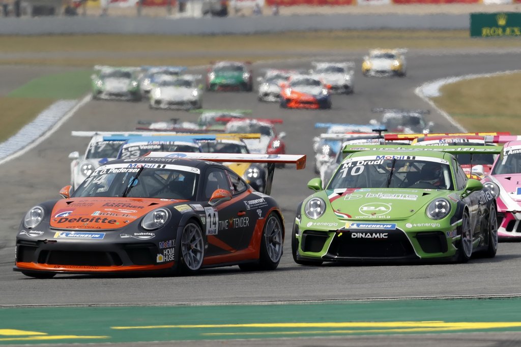 Flere gange sidste år var Mikkel O. Pedersen i tæt duel med Mattia Drudi. Nu overtager han italienerens sæde hos Dinamic Motorsport.